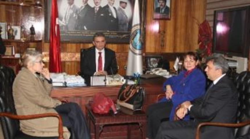 Emine &Uuml;lker Tarhan, Gmis&rsquo;i Ziyaret Etti