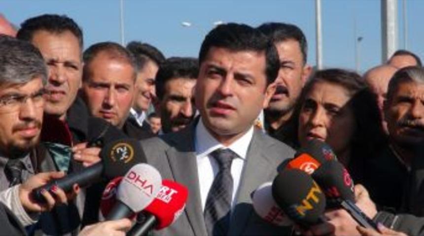 Demirtaş: H&uuml;k&uuml;mete Muhalefet Edebilen Birka&ccedil; Gazeteci Kaldı
