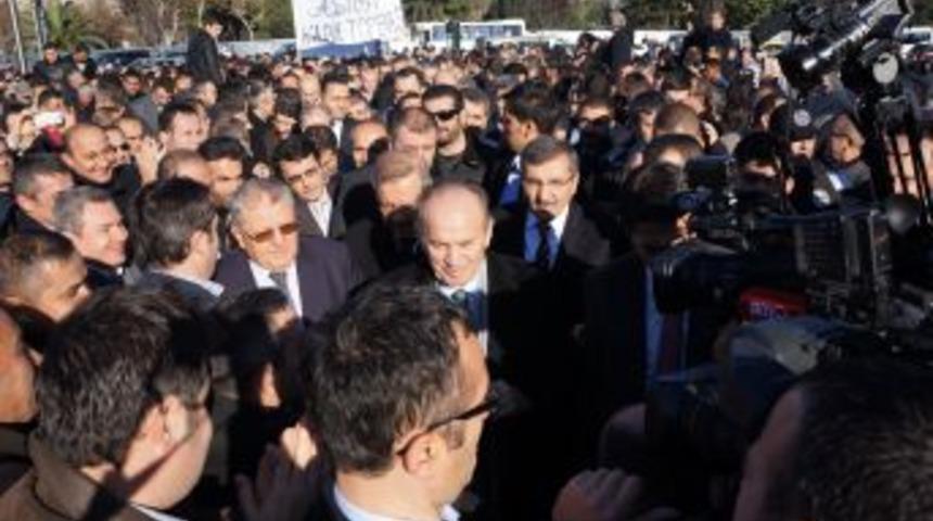 Belediye &Ccedil;alışanlarından Topbaş&rsquo;a S&uuml;rpriz Karşılama