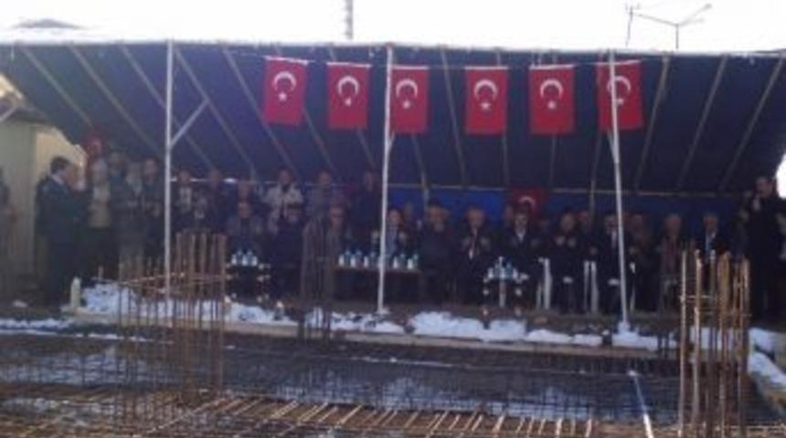 Hayırseverler, Beldeye Cami Yaptırıyor