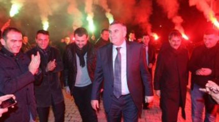 Başkan To&ccedil;oğlu B&uuml;y&uuml;k Bir Coşkuyla Karşılandı