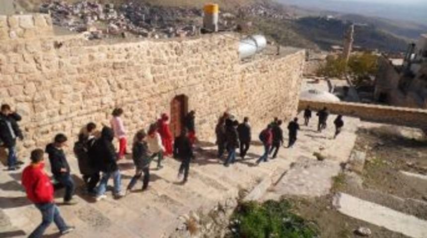 G&ouml;kkuşağı Bilgi Ve K&uuml;lt&uuml;r Evi &Ouml;ğrencileri Mardin&rsquo;i Gezdi