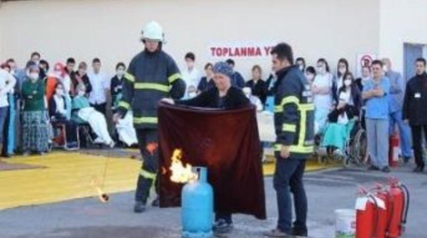 Giresun Devlet Hastanesi'nde Yangın Ve Hasta Tahliye Tatbikatı Yapıldı.