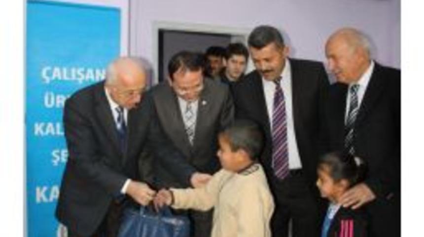 KTO’dan Öğrencilere Ayakkabı Ve Mont Dağıtımı