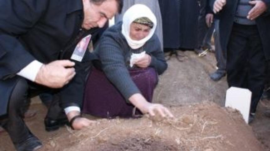 Pkk'lı Kadın Doğubayazıt&rsquo;ta Toprağa Verildi