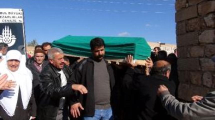 İstanbul’da Eşi Tarafından Öldürülen Kadın Nusaybin’de Defnedildi