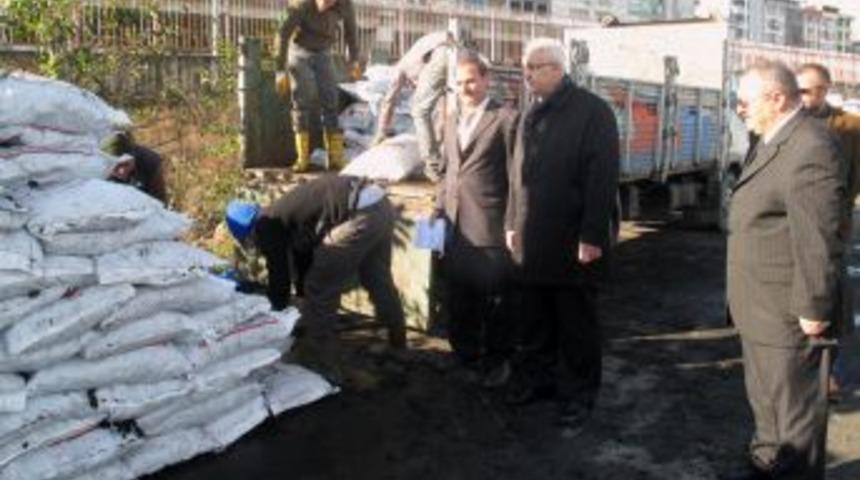 Rize&rsquo;de Ihtiya&ccedil; Sahibi Ailelere K&ouml;m&uuml;r Dağıtıldı