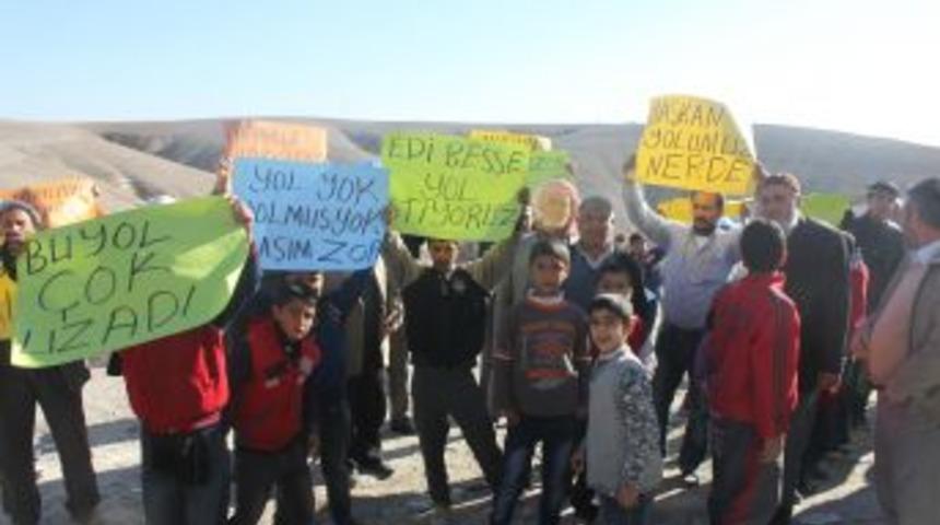 Mahalleli Yarım Bırakılan Yol I&ccedil;in Isyan Etti