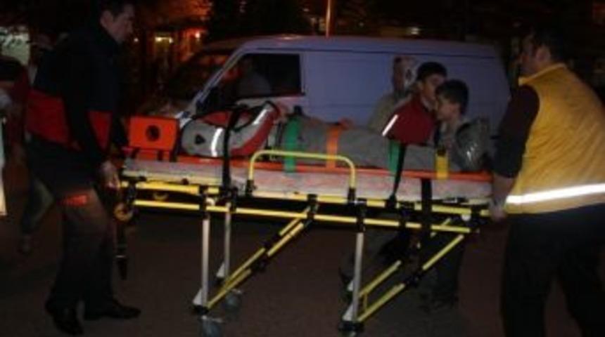 &Ouml;ğrenci Servisi Motosikletle &Ccedil;arpıştı: 1 Yaralı