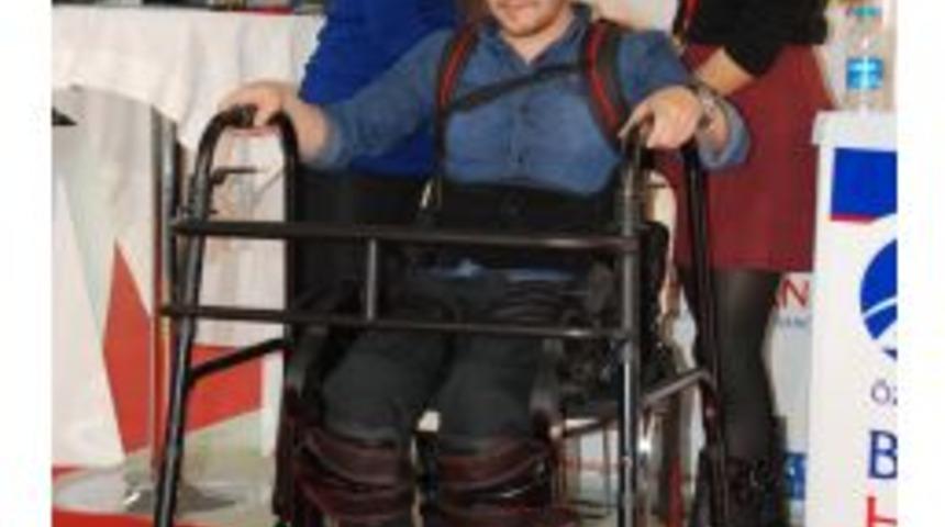 Fel&ccedil;li Vatandaş, Y&uuml;r&uuml;yen Robotla Ayağa Kalktı