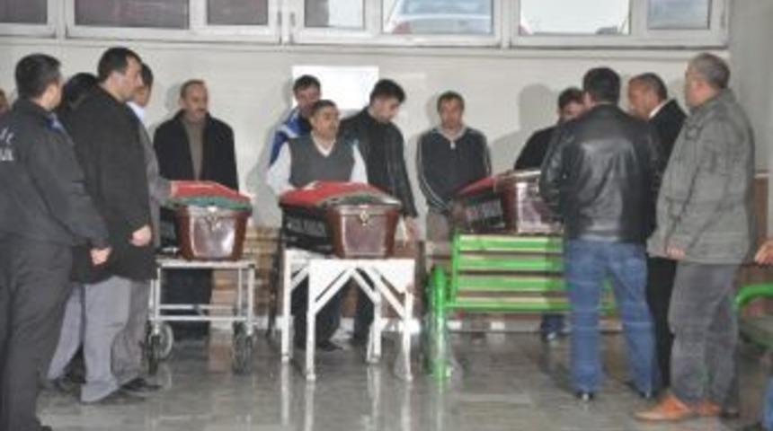 Maden Ocağında Zehirlenen &Uuml;&ccedil; İş&ccedil;i Hayatını Kaybetti