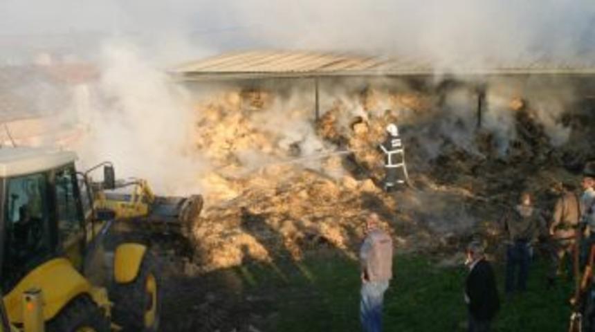 Samanlıkta Yangınında 2 Bin Balya Saman, Tonlarca Mısır Ve Yonca Sılajı Yandı