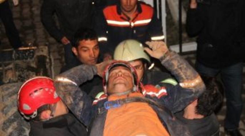 G&ouml;&ccedil;&uuml;k Altında Kalan İş&ccedil;i G&uuml;&ccedil;l&uuml;kle Kurtarıldı