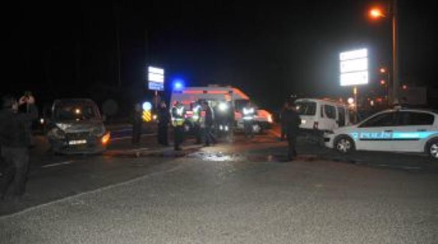 Başbakanın Ge&ccedil;eceği Yolda Kaza: 4 Yaralı