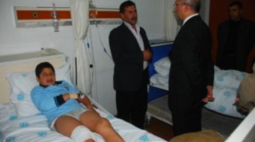 Bitlis'te &Ouml;ğrencileri Taşıyan Trakt&ouml;r Devrildi: 14 Yaralı