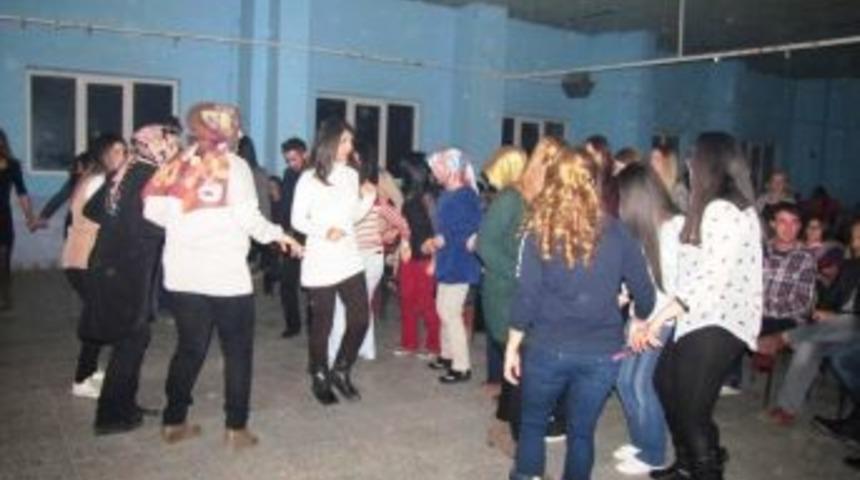 &Ouml;ğrenciler Karadeniz Gecesinde Eğlendi