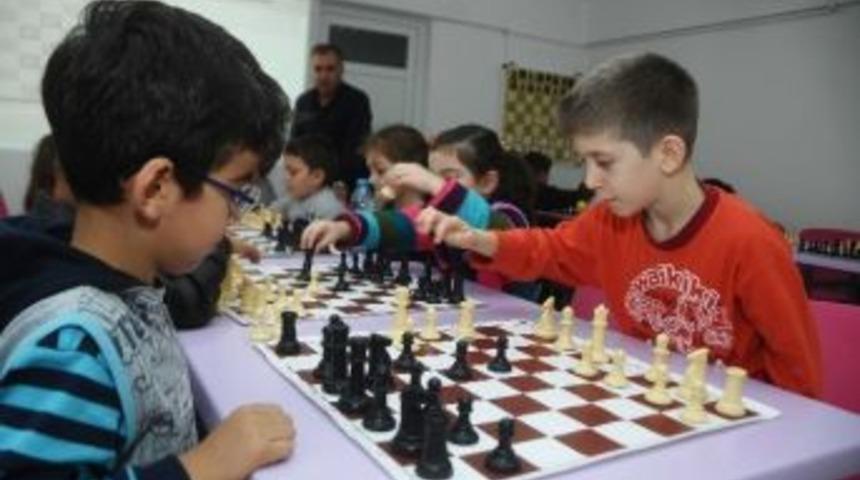 Çeşme Türk Kasparovlar Yetiştiriyor