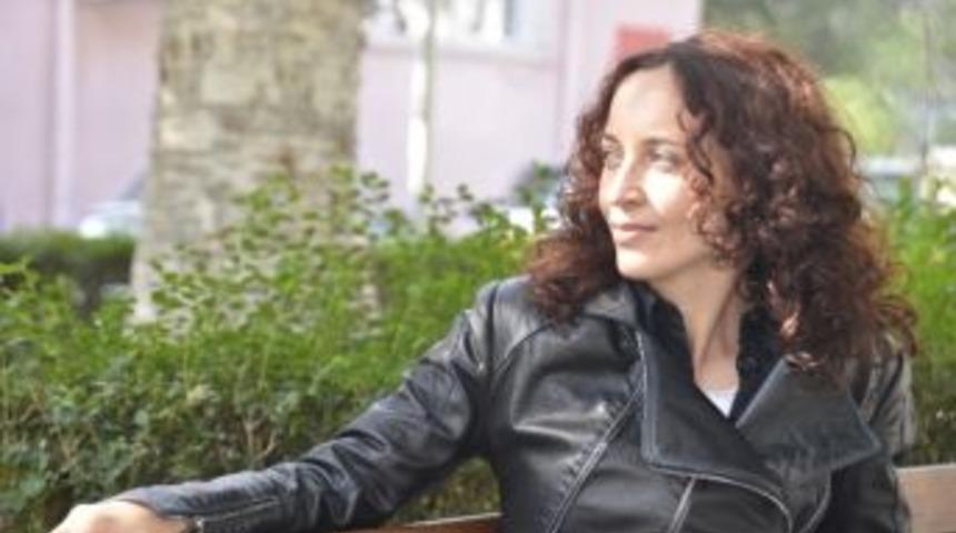 "aynı Zamanda" Hem Doktor, Hem Yazar