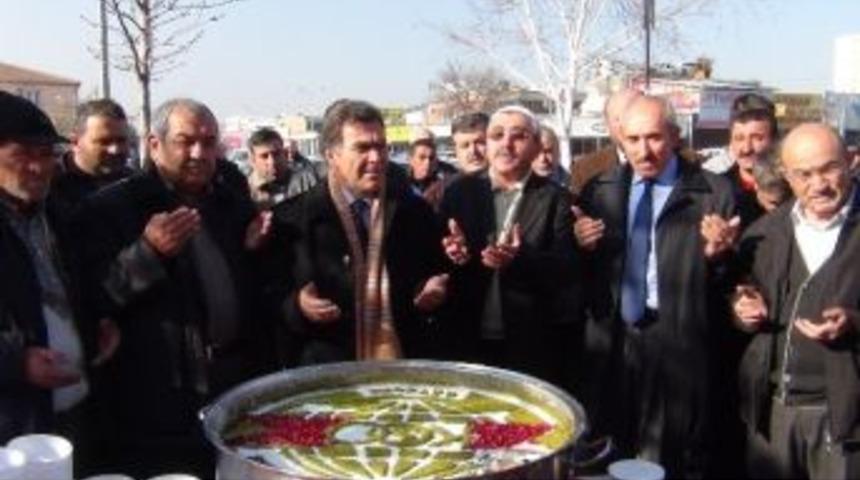 Oto Sanatkarları Odasından Esnafa Aşure İkramı