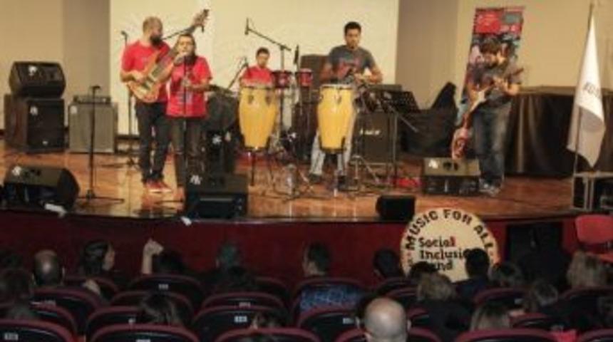 &Ouml;ğrencilerin Topladığı Kapaklar Tekerlekli Sandalye Olarak Geri D&ouml;nd&uuml;