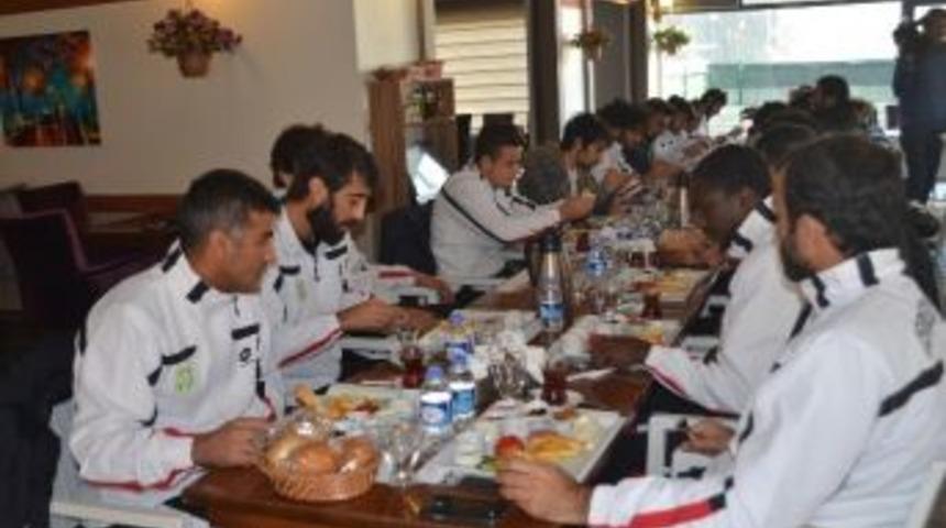 Yılmaz&rsquo;dan &Ccedil;erkezk&ouml;yspor&rsquo;a Moral Kahvaltısı