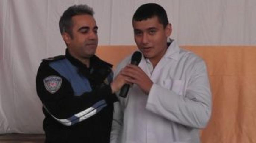 End&uuml;stri Meslek Lisesi &Ouml;ğrencileri &lsquo;trafiğe Gen&ccedil; Bakış&rsquo; Faaliyeti Kapsamında Bilgilendirildi