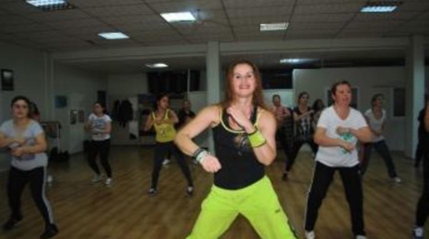 Bayraklı'da Zumba-fıtness İle Zayıflama Eğitimi