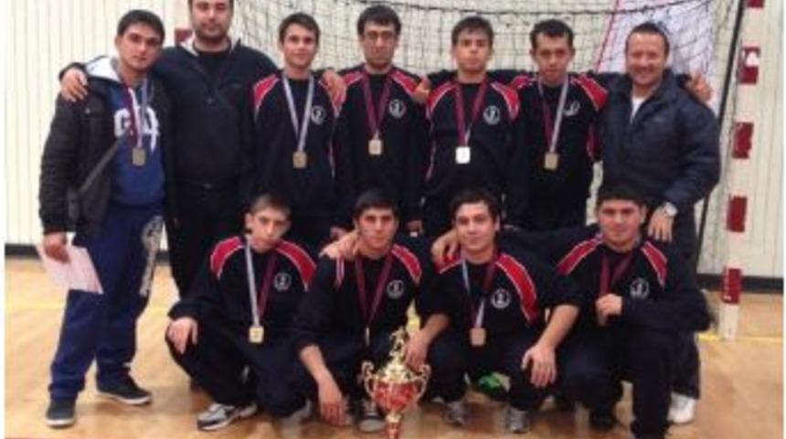 Efe &Ouml;zel Eğitim T&uuml;rkiye Şampiyonu Oldu