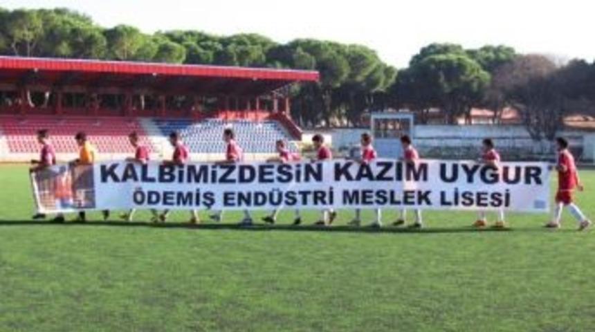 &Ouml;demiş Eml&rsquo;den Pankartlı Vefa