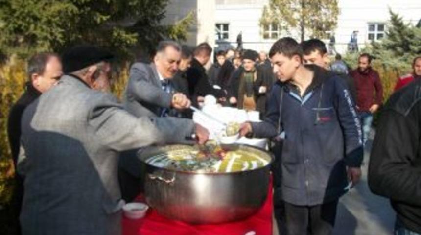 Oto Sanatkarları Odasından Esnafa Aşure Ikramı