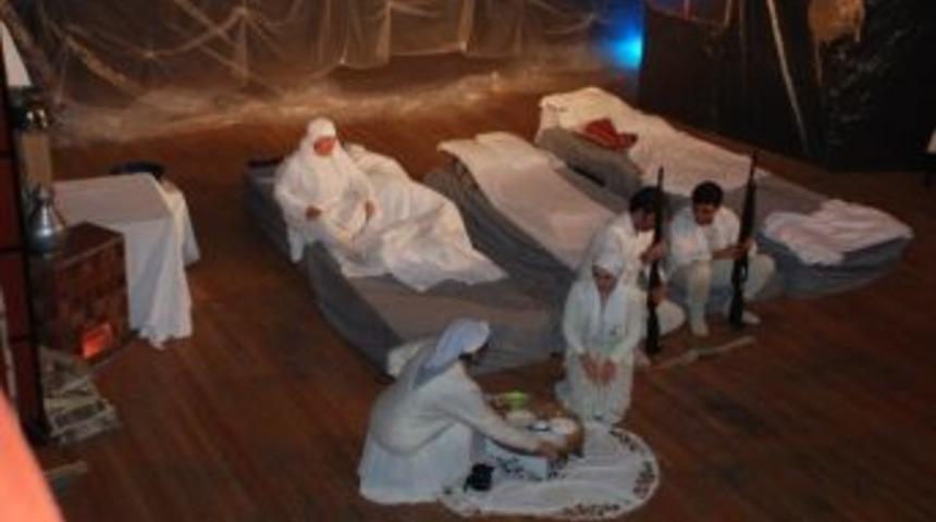 Tiyatro'ya '&ccedil;ığ' D&uuml;şt&uuml;