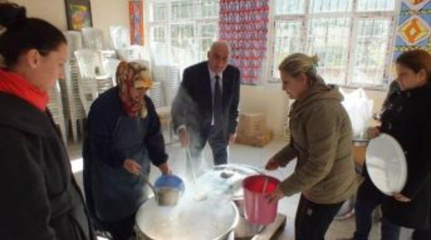 Kırkağa&ccedil; Cumhuriyet İ.&ouml; Okulundan Aşure Hayrı