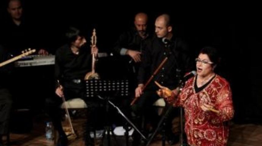 Karşıyaka&rsquo;da &lsquo;t&uuml;rk&uuml;lerle Adım Adım Anadolu&rsquo; Konseri