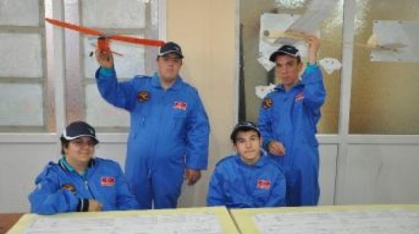 Onlar U&ccedil;uşa Hazırlanıyor