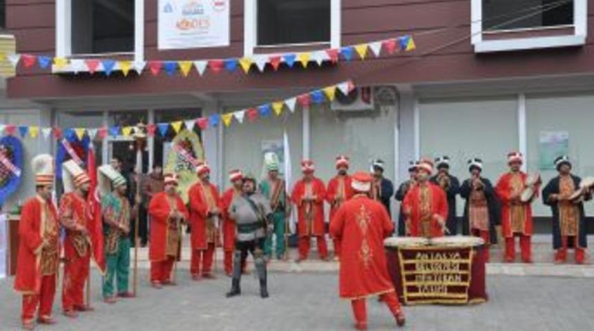 Reyhanlı'ya Gen&ccedil;lik Merkezi A&ccedil;ıldı