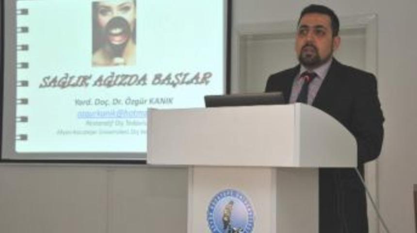 Ak&uuml;'de &lsquo;sağlık Ağızda Başlar&rsquo; Konferansı