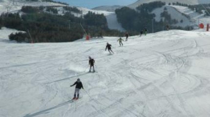 Paland&ouml;ken Kayak Merkezi&rsquo;nde Kayak Coşkusu