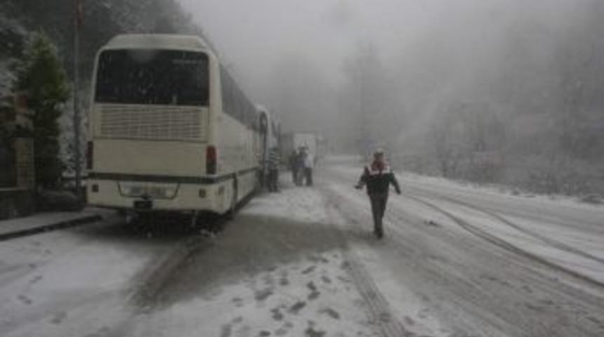Uludağ Yolu Kardan Kapandı, Zincirsiz &Ccedil;ıkış Yasak