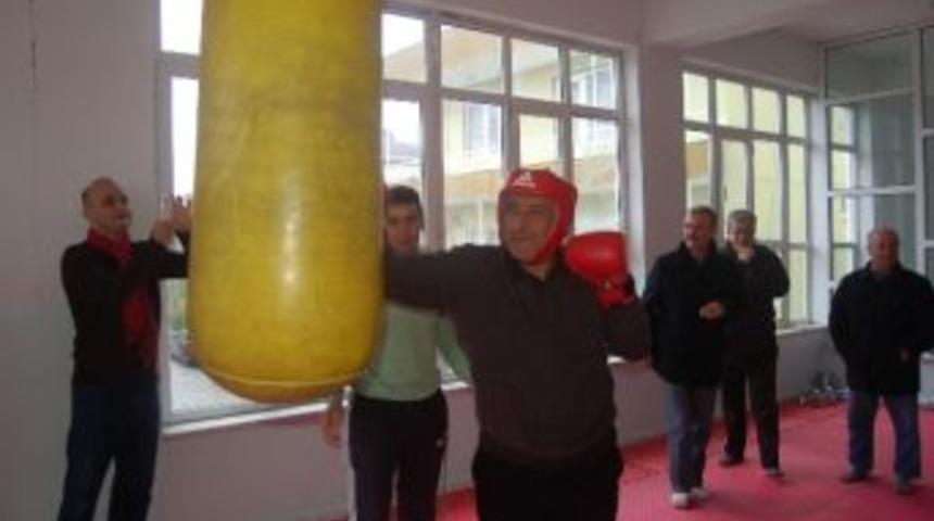 Lapseki&rsquo; De Boks Kursu A&ccedil;ıldı