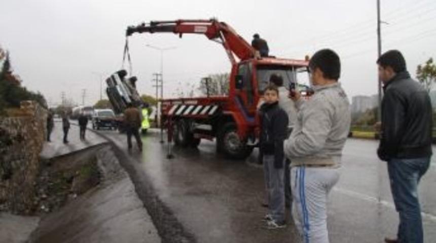 Sağanak Yağış Kaza Getirdi