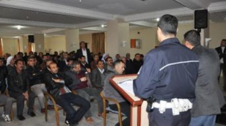 Derik'te Taşımalı Servis Şof&ouml;rlerine Seminer Verildi