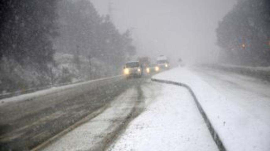 D-100 Karayolunun Bolu Dağı Kesiminde Kar Yağışı Başladı