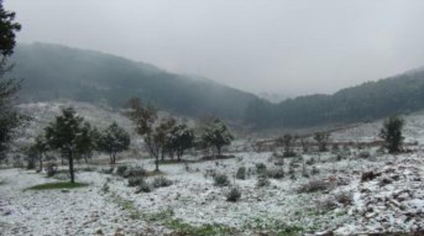 İstanbul&rsquo;un Y&uuml;ksek Kesimleri Beyaza B&uuml;r&uuml;nd&uuml;