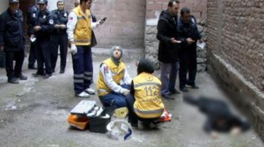 Apartman Boşluğunda Kadın Cesedi Bulundu