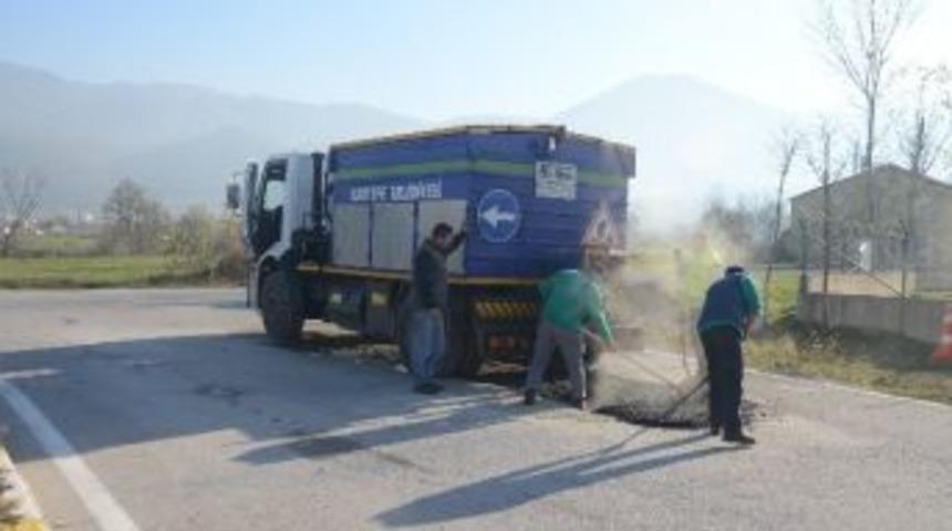 Kartepe'de Asfalt Yama &Ccedil;alışmaları S&uuml;r&uuml;yor