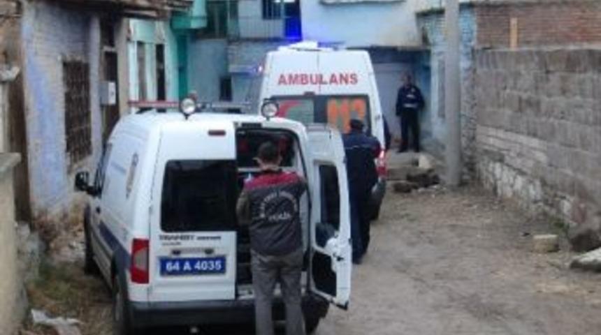 Evinde Bıçaklanarak Öldürüldü