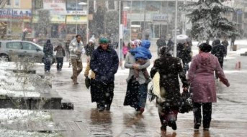 Bolu Kent Merkezinde Kar Yağışı Etkili Oldu