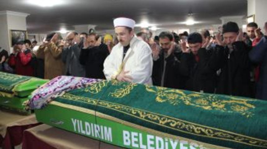 Soba Yangınında &Ouml;len Baba Ve Kızı Son Yolculuğuna Uğurlandı