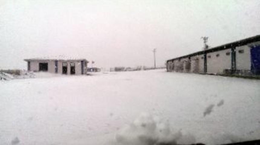 Balıkesir'e Mevsimin İlk Karı Yağdı