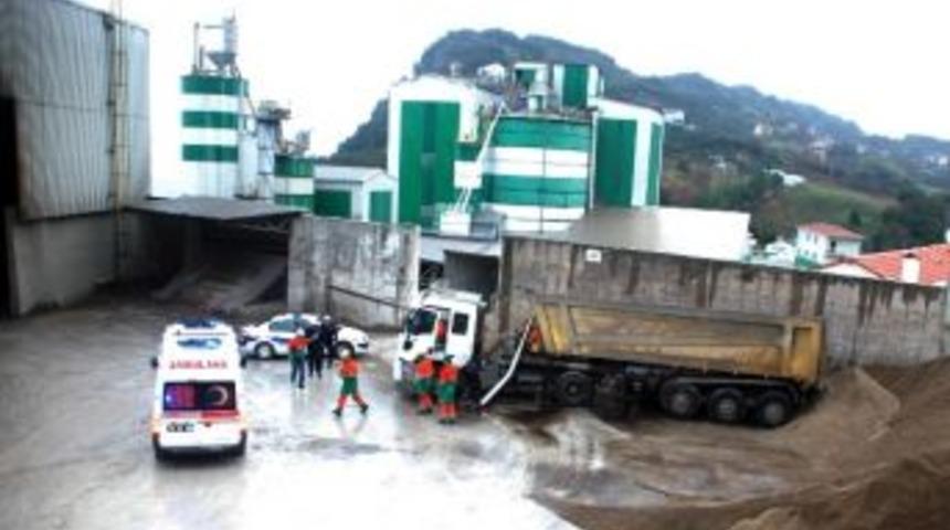 &Ccedil;imento Fabrikasında İş Kazası: 1 Yaralı